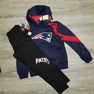 Your little one showing great pride "Go Patriots" so dress them up Small…